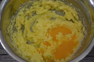 加入鸡蛋液，打至完全乳化（无油水分离状）