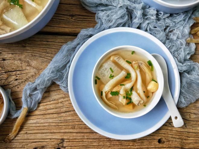 鲜美沙虫干贝冬瓜汤