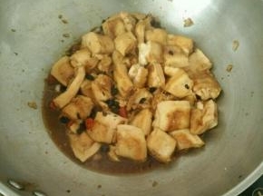 翻拌均匀后焖五分钟，出锅。