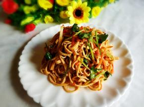 拌好装盘，很美味。