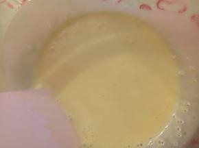 用刮刀搅匀。