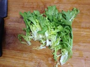 苦菊洗净去根备用