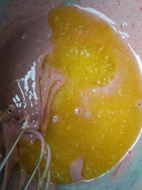 加入剩下的黄油搅拌均匀。