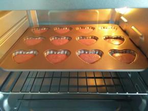 烤箱提前预热160度中层上下火烤20分钟。