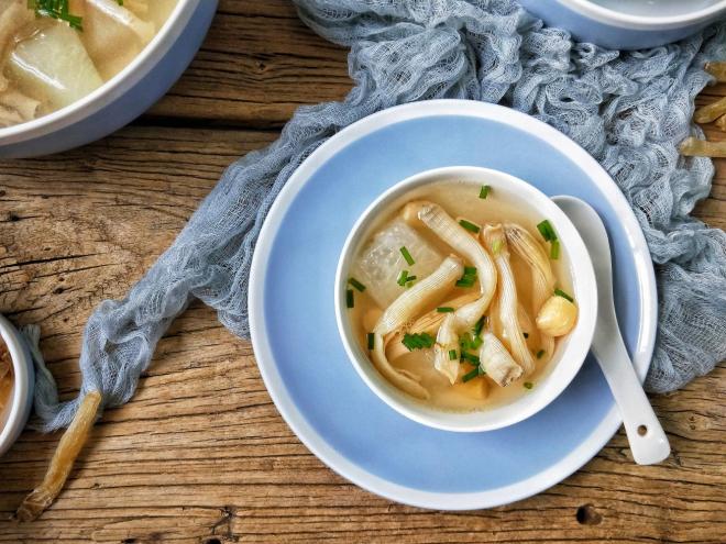 鲜美无比沙虫干贝冬瓜汤