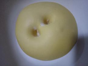 发酵好的面团用手指戳洞不回缩，不塌陷