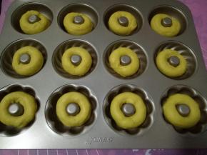 放入模具中（我用的学厨12连甜甜圈模具）