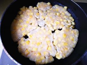 6.	至两面金黄色就可以出锅了。