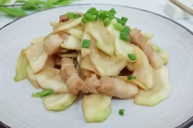 五花肉炒儿菜