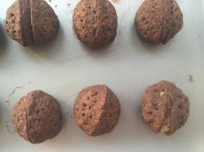 烤箱预热170度烤25分钟，出炉凉透即可