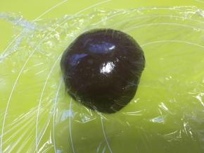 盖保鲜膜松弛，黄油室温软化