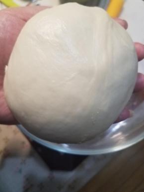 将面团取出，整圆。