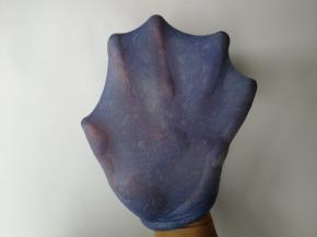 将面团揉至能拉出有韧性的薄膜状态