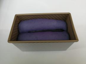 放入烤箱开启发酵档进行二发，约50分钟发酵至8分满