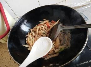 加入糖盐入味