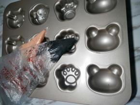 8、装裱花袋备用