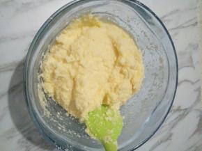 可装入裱花袋备用，也可用勺子盛取。