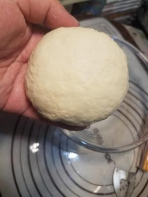取出面团整圆。