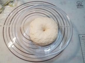 发酵至两倍大，用手指搓一个洞没有回缩就可以了。