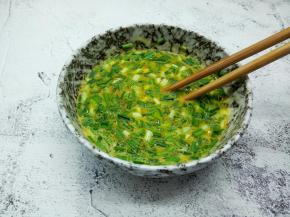 用筷子稍微搅拌几下