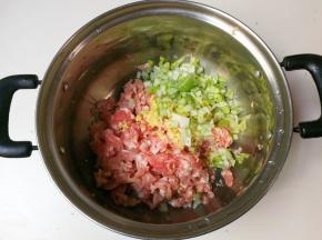 放入葱姜