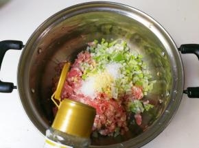 放入黑胡椒粉