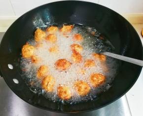 中火炸至金黄就可以