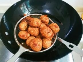 捞出来沥掉油
