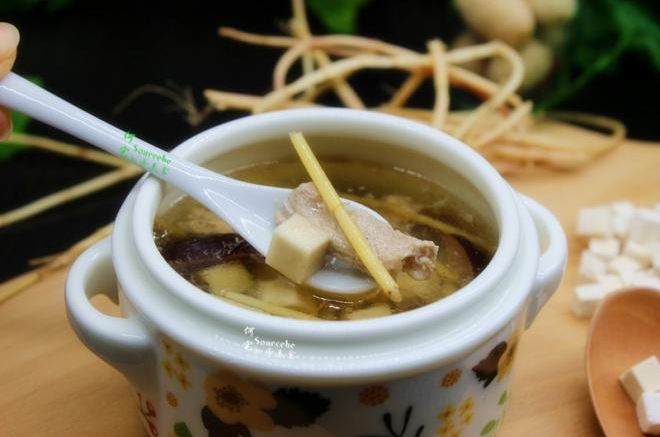 茯苓茅根瘦肉汤