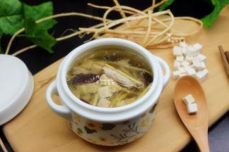 祛湿解困，清热解毒，非常适合春天喝。