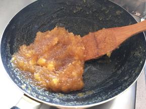 炒了一个小时后剩下这么点，炒到凤梨馅有胶质感就可以了