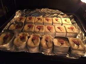 烤箱预热160度烤制15分钟，150度10分钟即可，如果觉得上色够了盖上一层锡纸