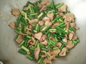 蒜薹断生即可。