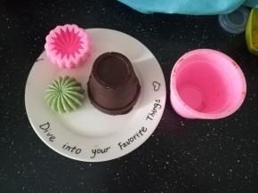 冷藏好的巧克力仙人球脱模。