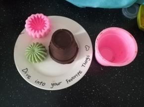 冷藏好的巧克力仙人球脱模。