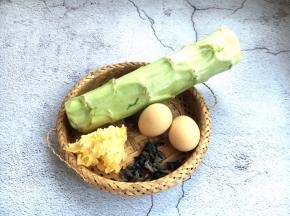 主要食材莴笋、鸡蛋、木耳、银耳。