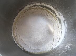 过筛低筋面粉跟泡打粉