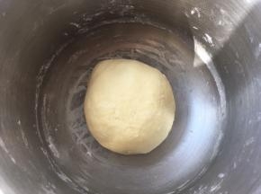 之后用手揉均匀，表面光滑即可