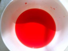 橘色色膏加水调成橘红色