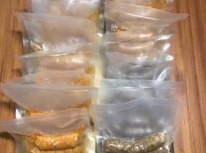 脆皮肠的保存：擦干净表面，最好用真空袋封起来，如果没有真空机，用普通食品包装袋，包起来，冷冻保存，尽快食用，我试过放3-4个月，味道没有太大偏差，建议尽快食用