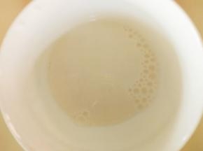 水淀粉调制好（玉米淀粉加清水搅拌均匀）