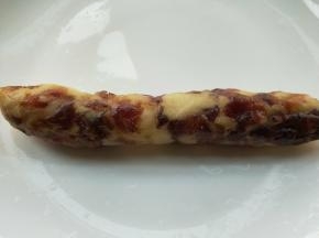 腊肠一根。