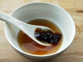 调味汁:清水，生抽，蚝油，盐，白糖，鸡精，混合均匀。