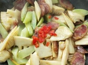 加红椒粒。
