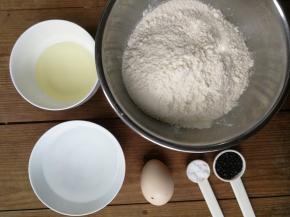 准备所需材料并称量备用