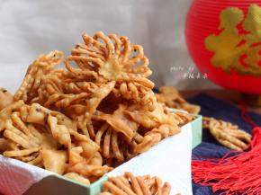 炸了一大盘的麻叶