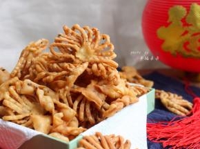炸了一大盘的麻叶