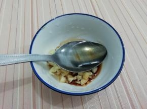 在加入香油