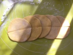 同样的方法做黄色的玫瑰花