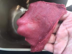 面团揉至扩展状态，切下一小块可以撑出厚一点的膜即可